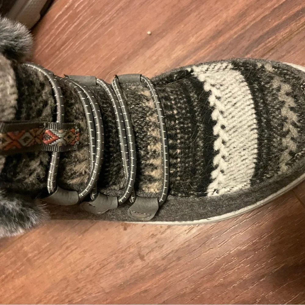 NWOT Youth Big Kids Size 6 Boots- DARLING